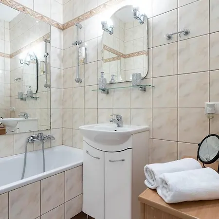 Close-urban Chic - Two Bedrooms - Center&nowy Swiat Apartment Warsaw
